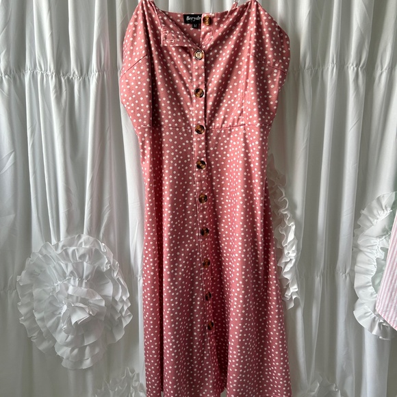 Dresses - Picture 10 of 12